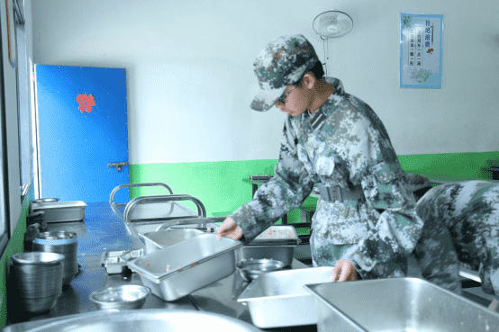 青少年特训学校告诉家长要经常关注青少年成长